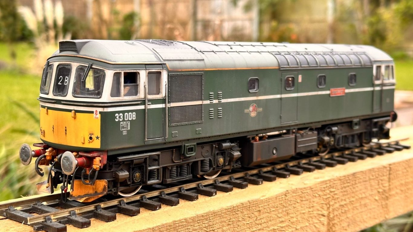 Heljan O Gauge Class 33 - Weathered and reworked to depict 33008 in one of its many 1980's guises - DC